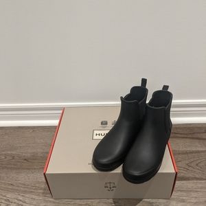 HUNTER Women's Original Refined Red Sole Chelsea Boots (sz 6) in Black